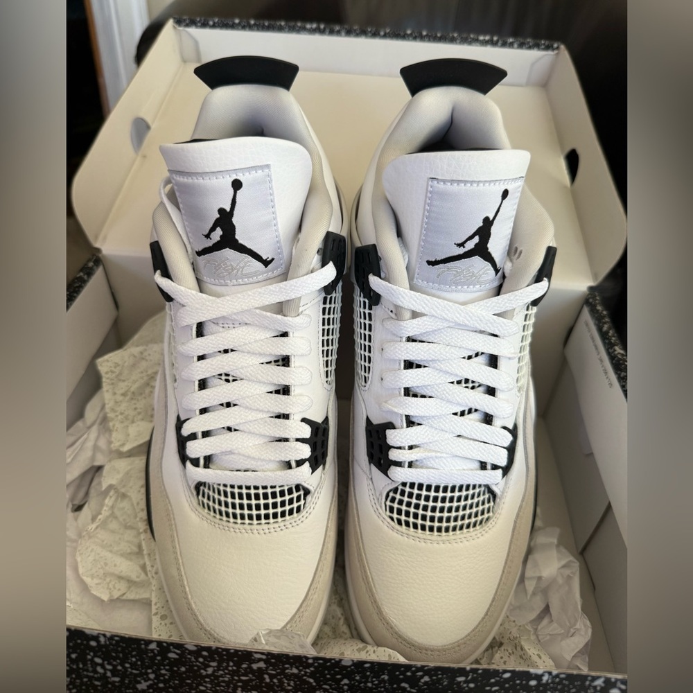 Air Jordan 4 Retro White & Gray size M 11 - NEW in box !